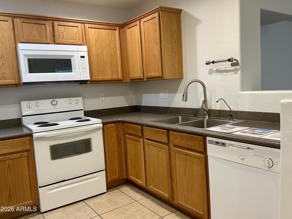5809 E Hampton Avenue - Photo 5