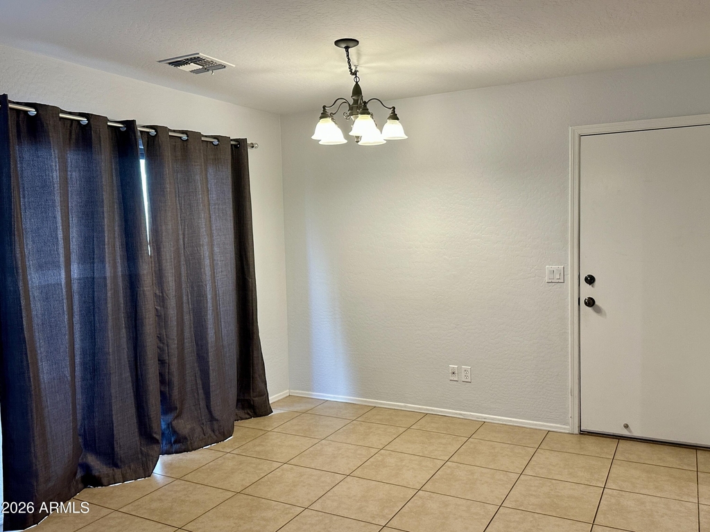 5809 E Hampton Avenue - Photo 6