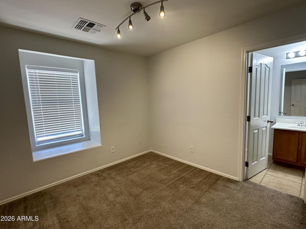 5809 E Hampton Avenue - Photo 10