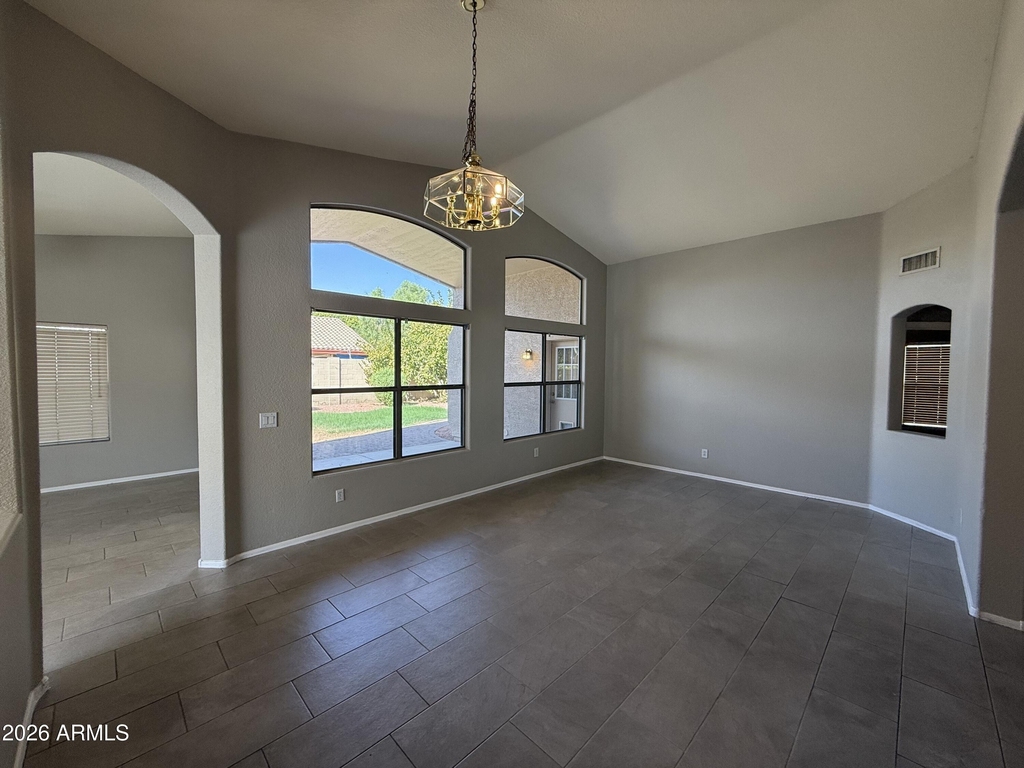 1644 E Oakland Street - Photo 9