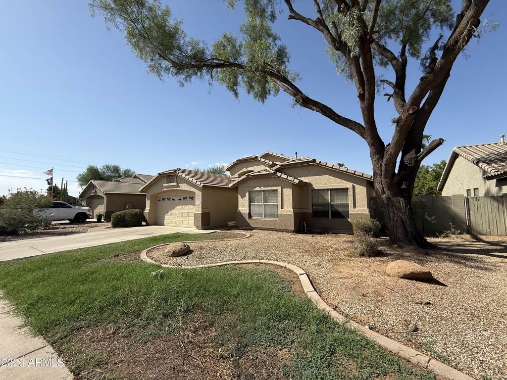 1644 E Oakland Street - Photo 1