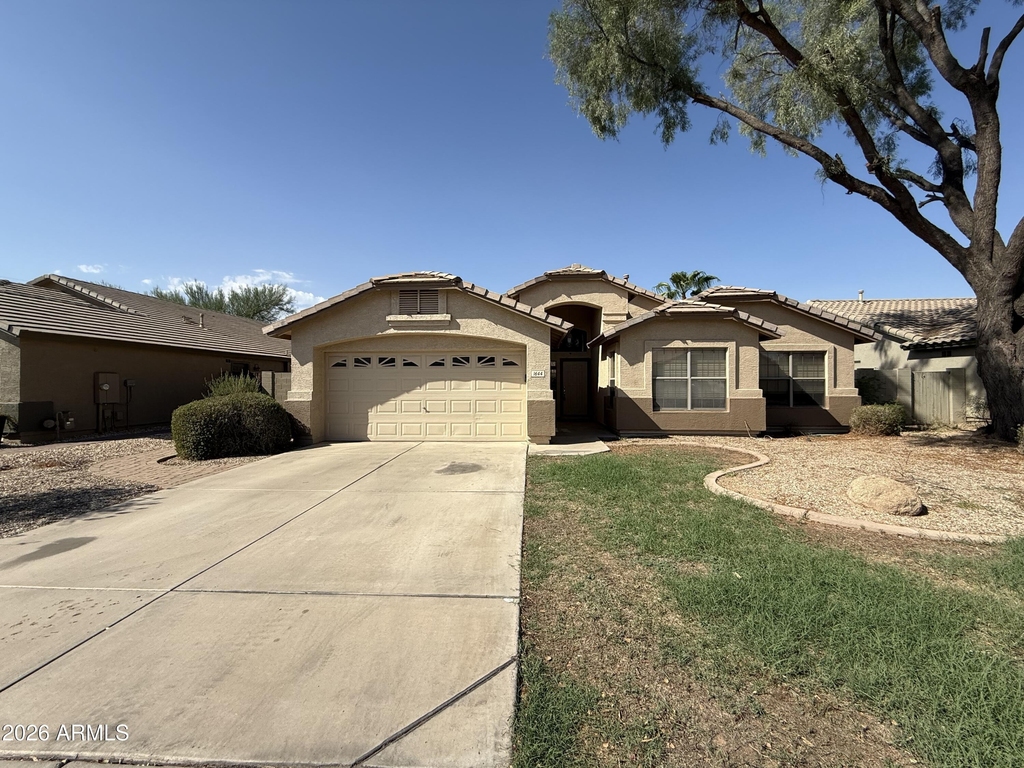 1644 E Oakland Street - Photo 0