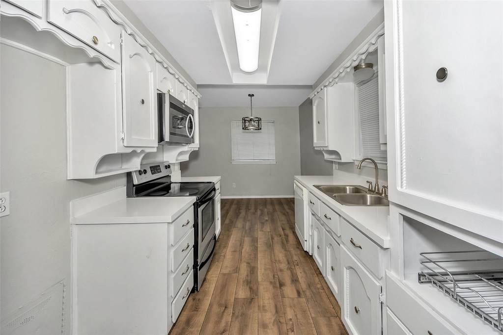 6800 Yorkston Street - Photo 11