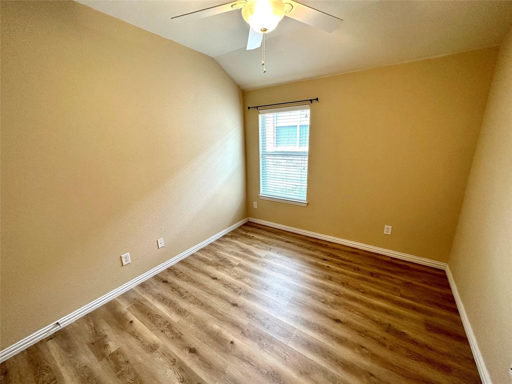 221 Creekwood Drive - Photo 11