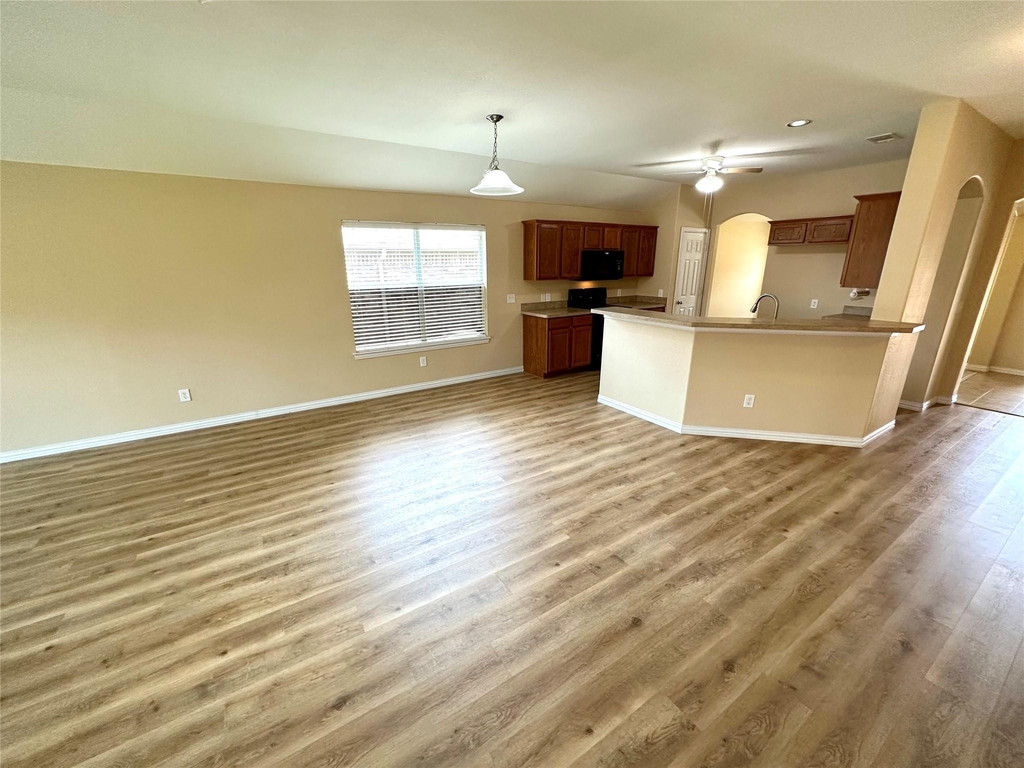 221 Creekwood Drive - Photo 5