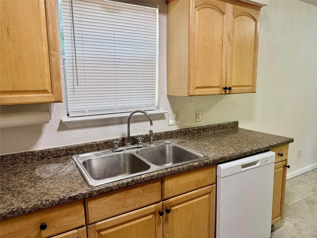 2207 Clover Park Drive - Photo 6