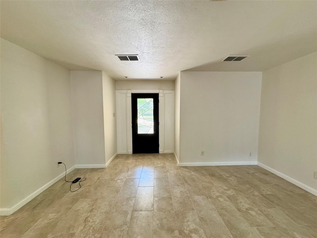 2207 Clover Park Drive - Photo 3