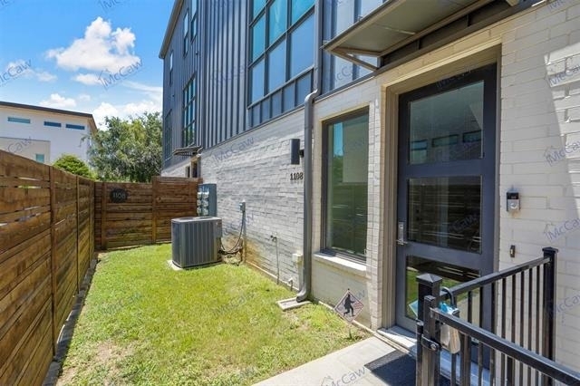 5202 Capitol Avenue - Photo 2