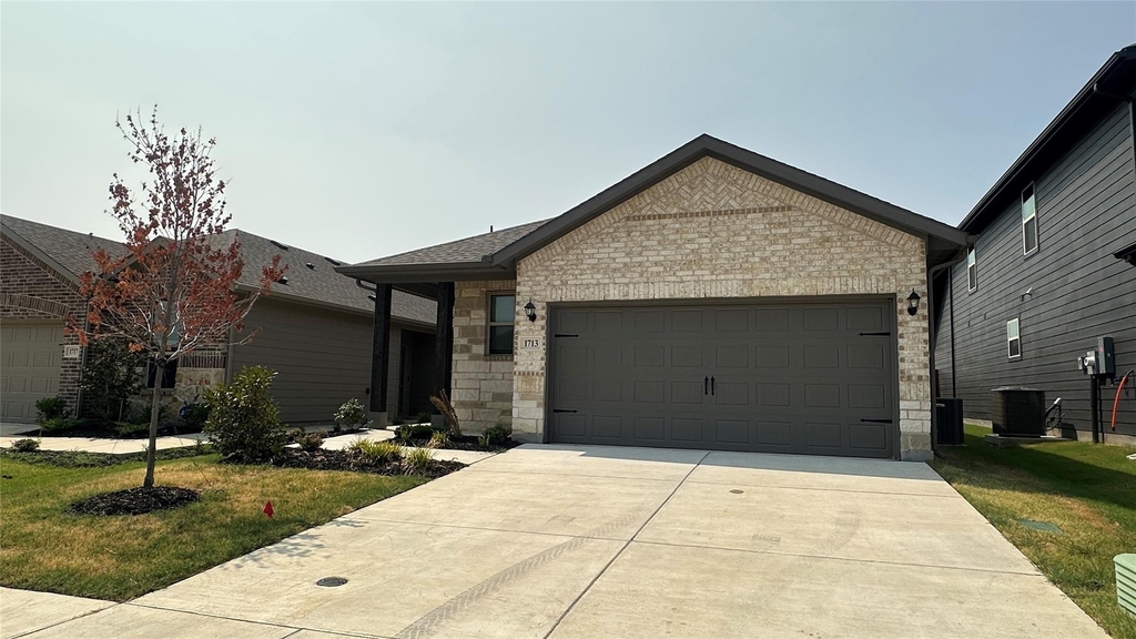 1713 Meadow Crest Drive - Photo 0