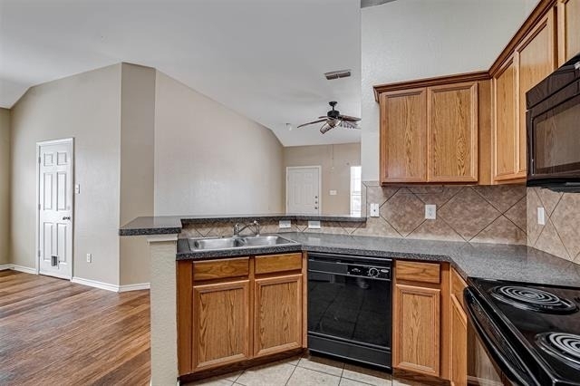 824 Walnut Street - Photo 5