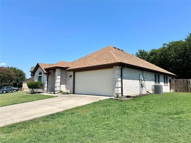 1509 Creekside Avenue - Photo 2
