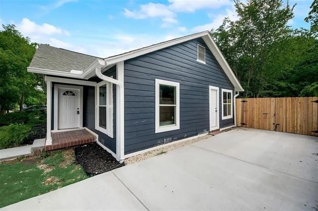 2617 Ryan Avenue - Photo 2