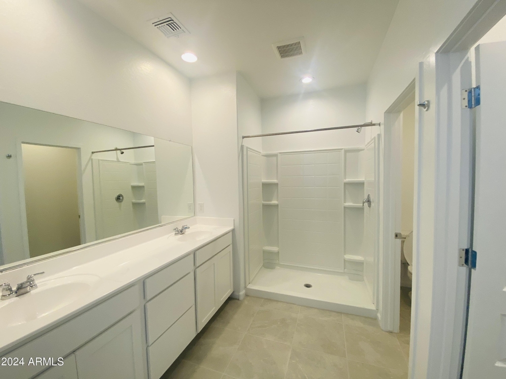 5531 S 23rd Drive - Photo 2