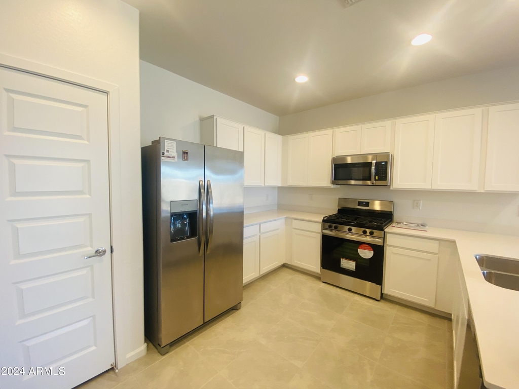 5531 S 23rd Drive - Photo 1