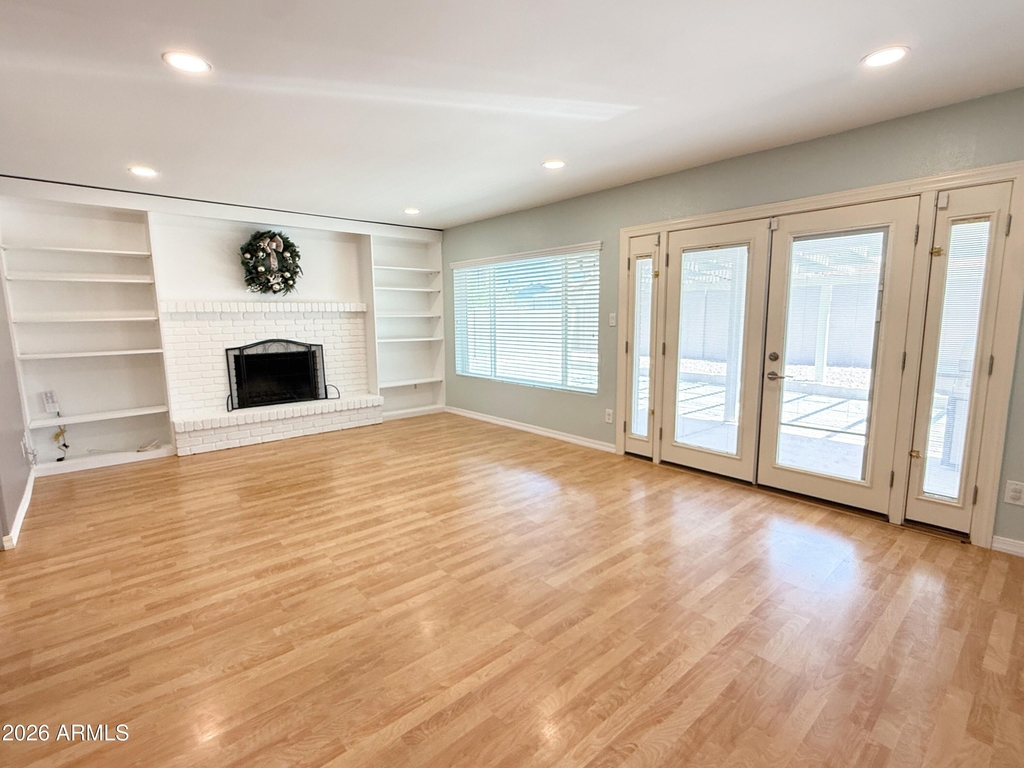 811 E Chilton Drive - Photo 15
