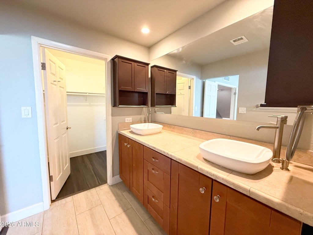 811 E Chilton Drive - Photo 24