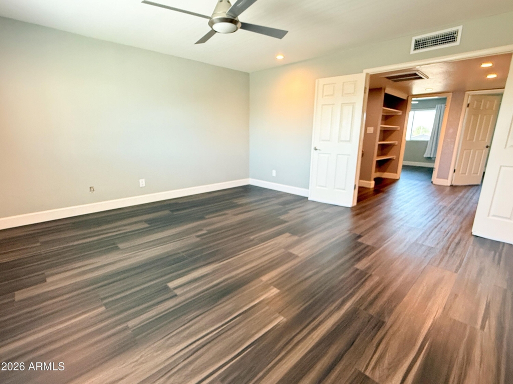 811 E Chilton Drive - Photo 21