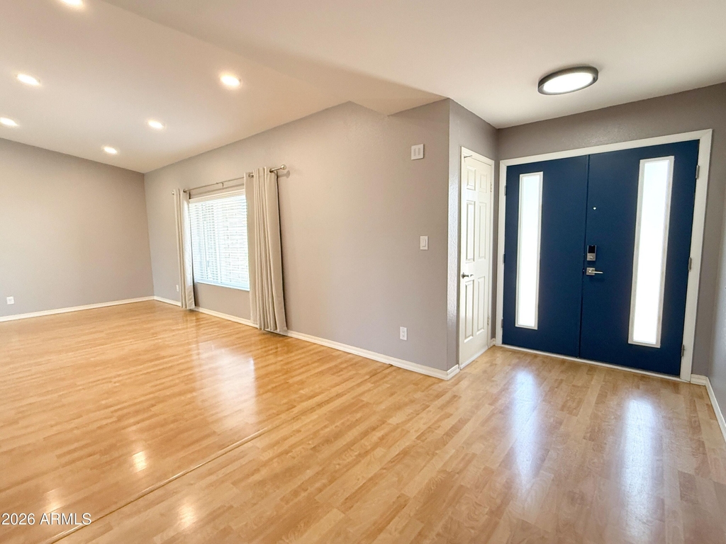 811 E Chilton Drive - Photo 2