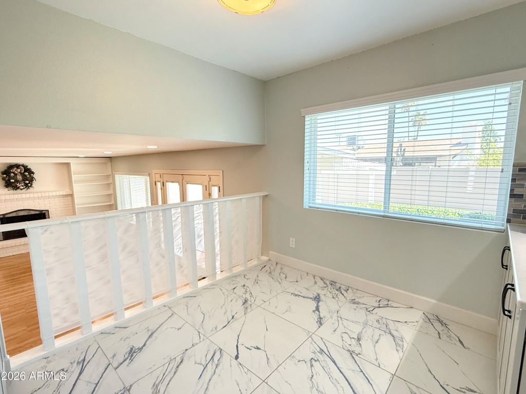 811 E Chilton Drive - Photo 13