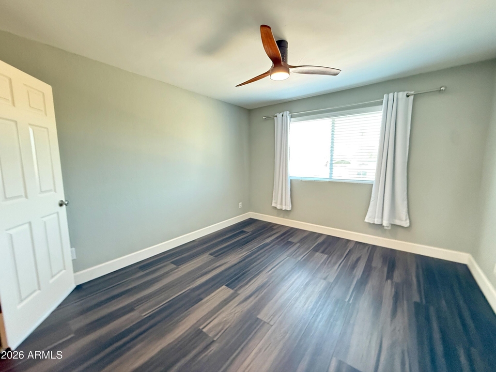 811 E Chilton Drive - Photo 27
