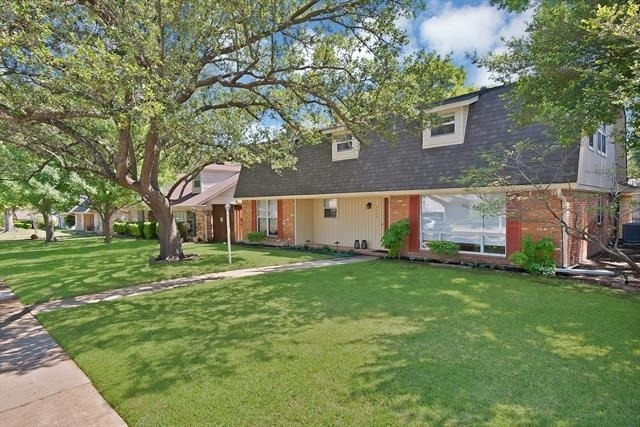 1427 Stagecoach Drive - Photo 2