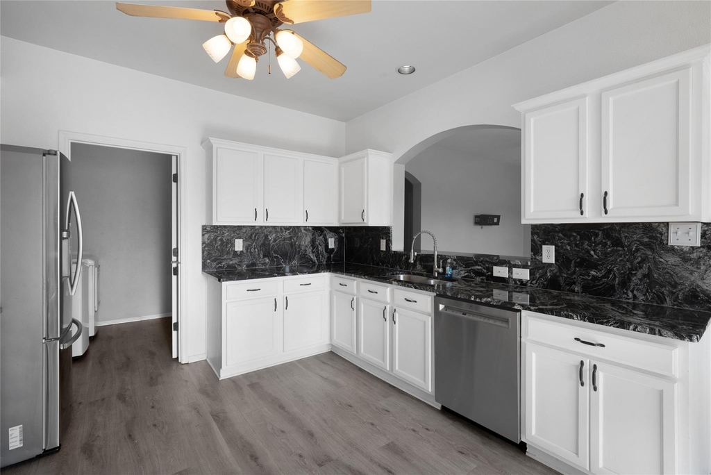 317 Sheridan Road - Photo 5