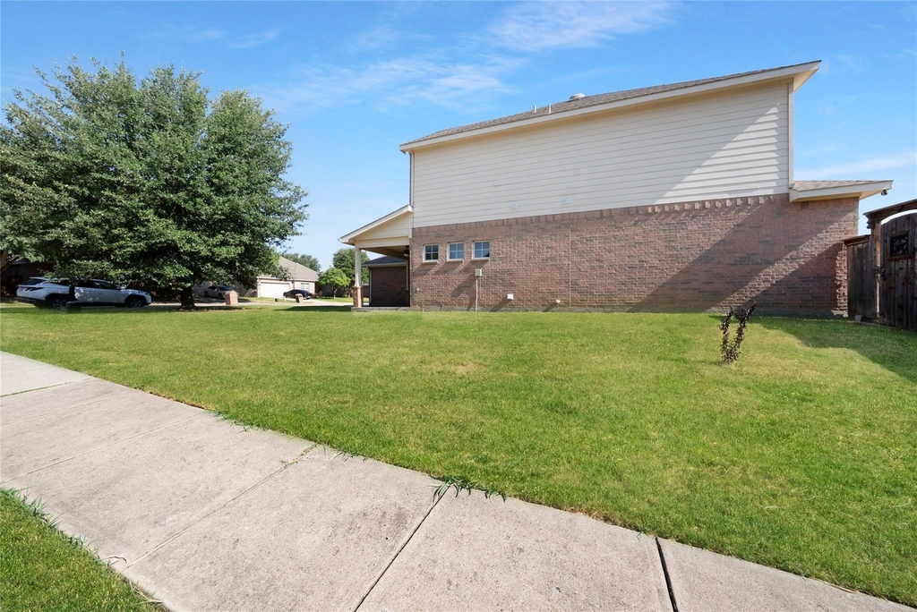 317 Sheridan Road - Photo 2
