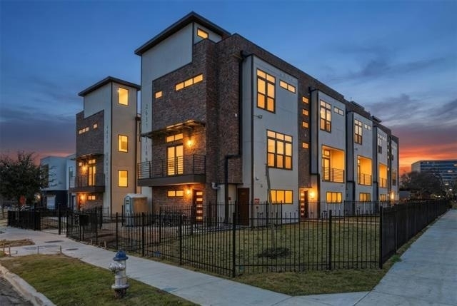 2631 Kirby Street - Photo 0