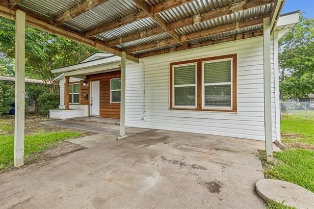 5805 Tracyne Drive - Photo 1