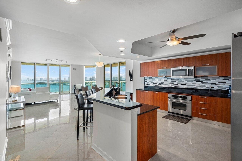 2650 Lake Shore Drive - Photo 4
