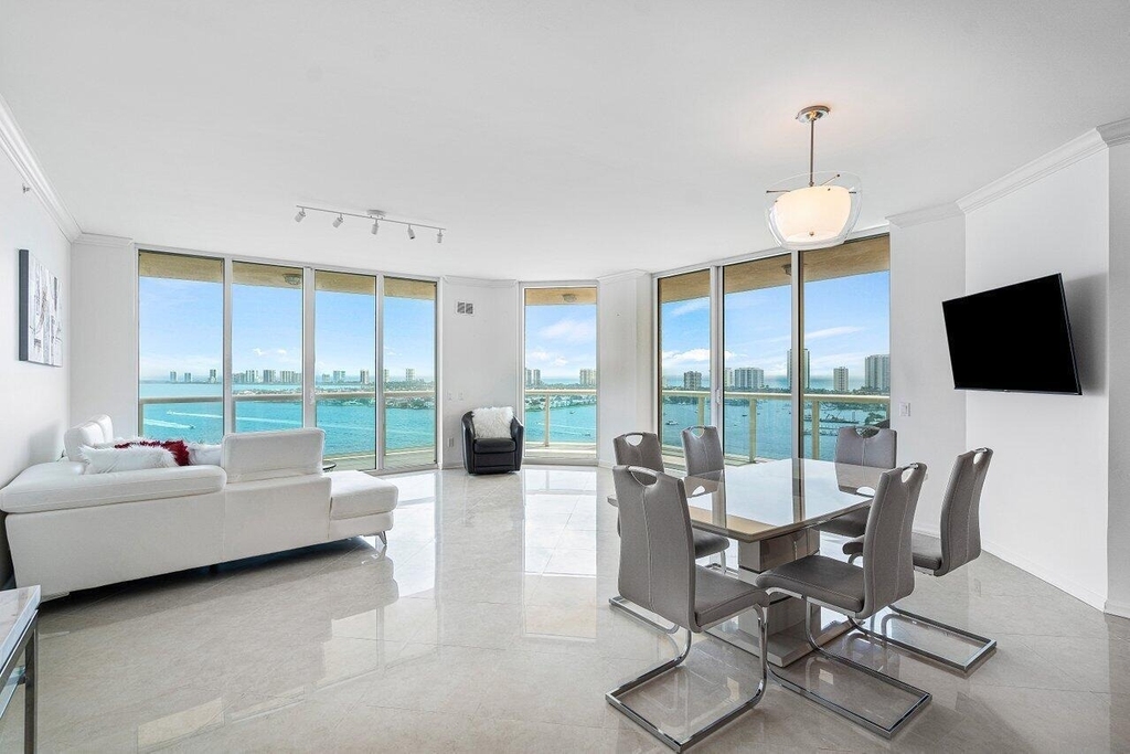 2650 Lake Shore Drive - Photo 3