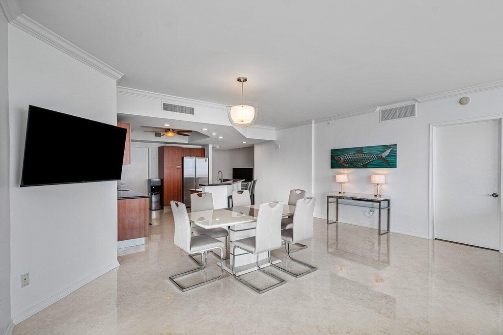 2650 Lake Shore Drive - Photo 8