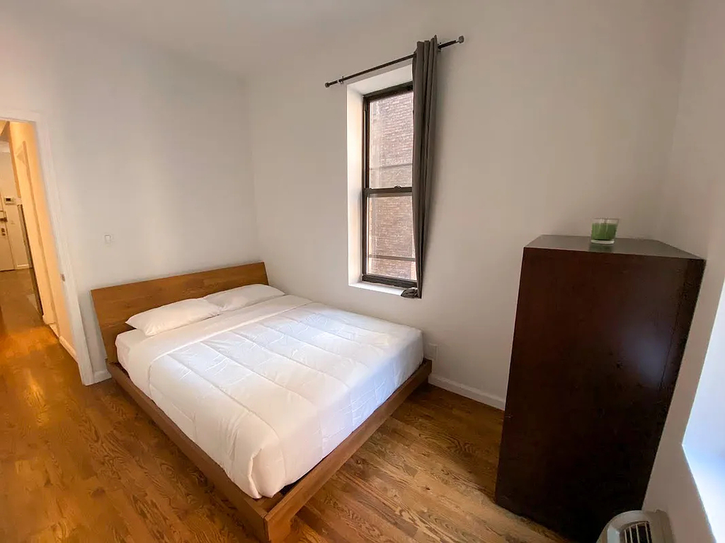 West 51st Street - Photo 4