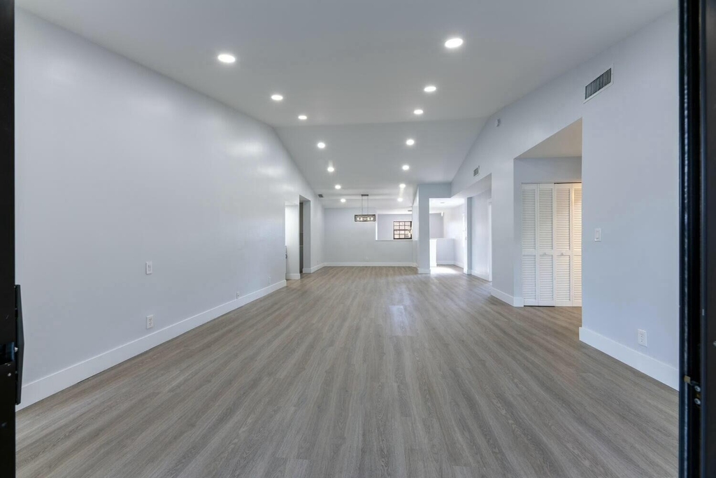 22791 Trelawny Terrace - Photo 4