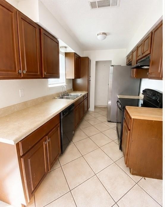 216 Woodgrove Street - Photo 2