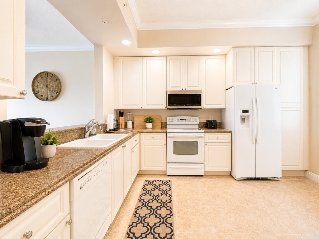 15 Harbour Isle Drive W - Photo 1
