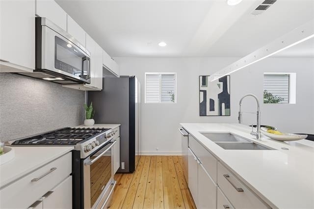4214 Swiss Avenue - Photo 9