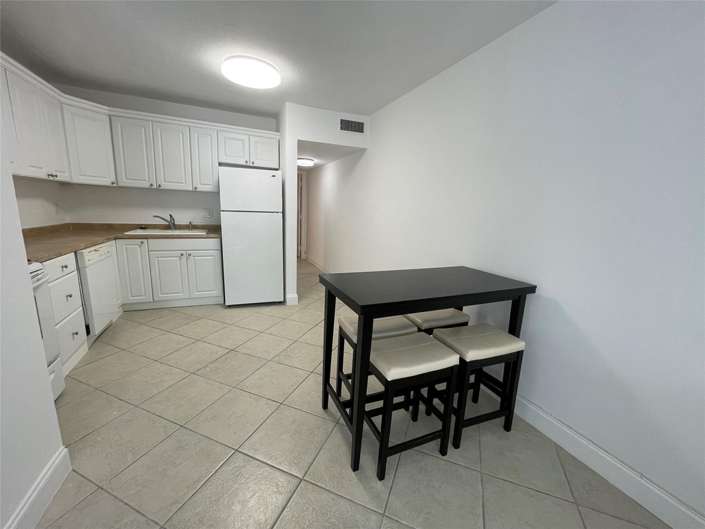 530 S Federal Highway - Photo 2