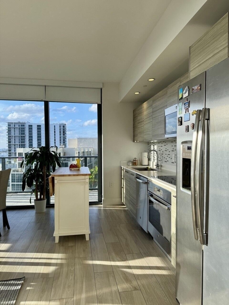 121 Ne 34th Street - Photo 10
