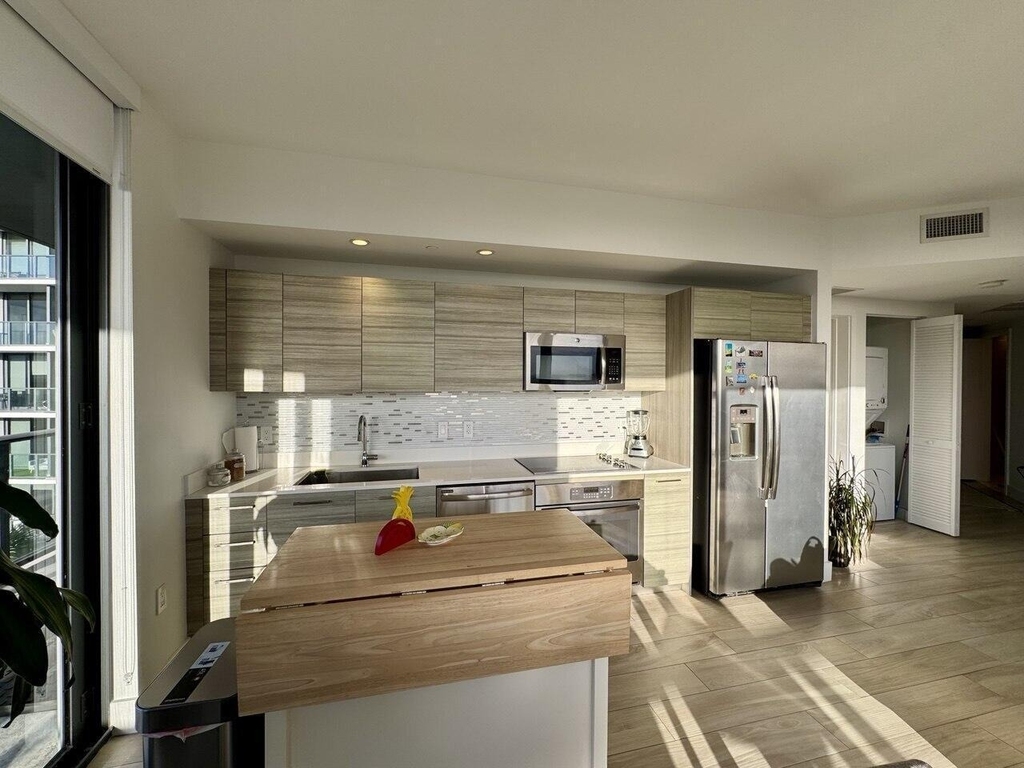 121 Ne 34th Street - Photo 1