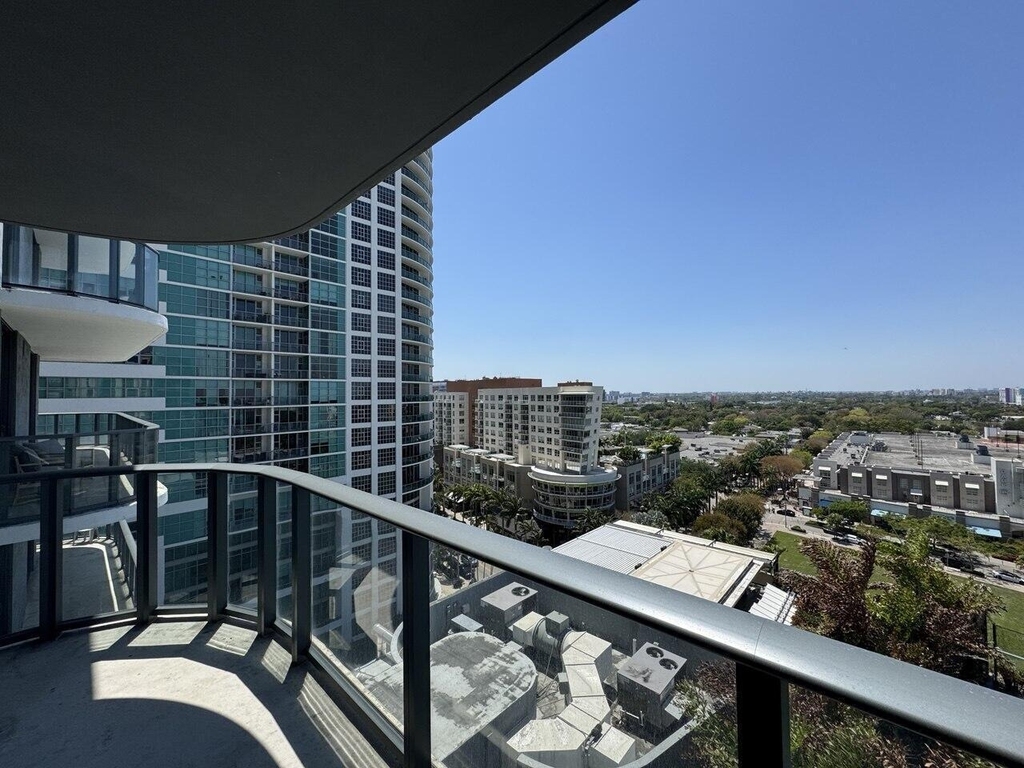 121 Ne 34th Street - Photo 35