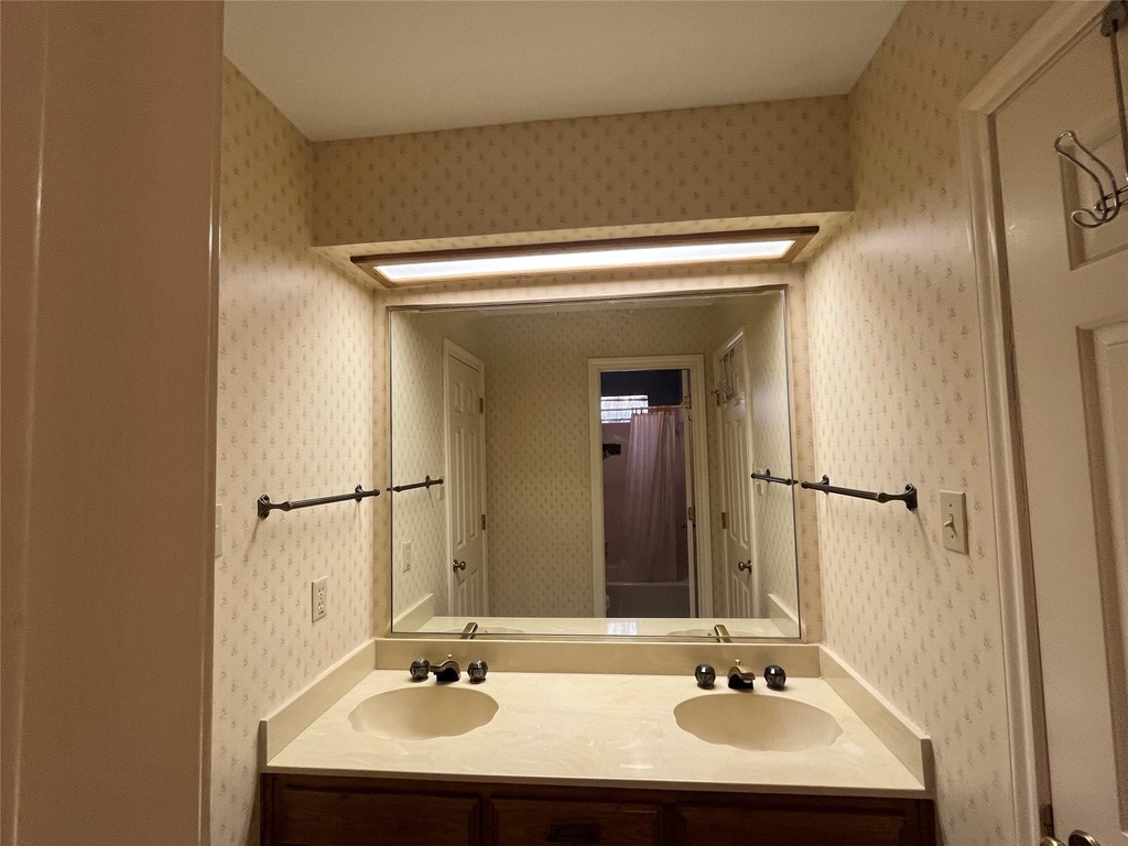 1712 Hampton Court - Photo 10