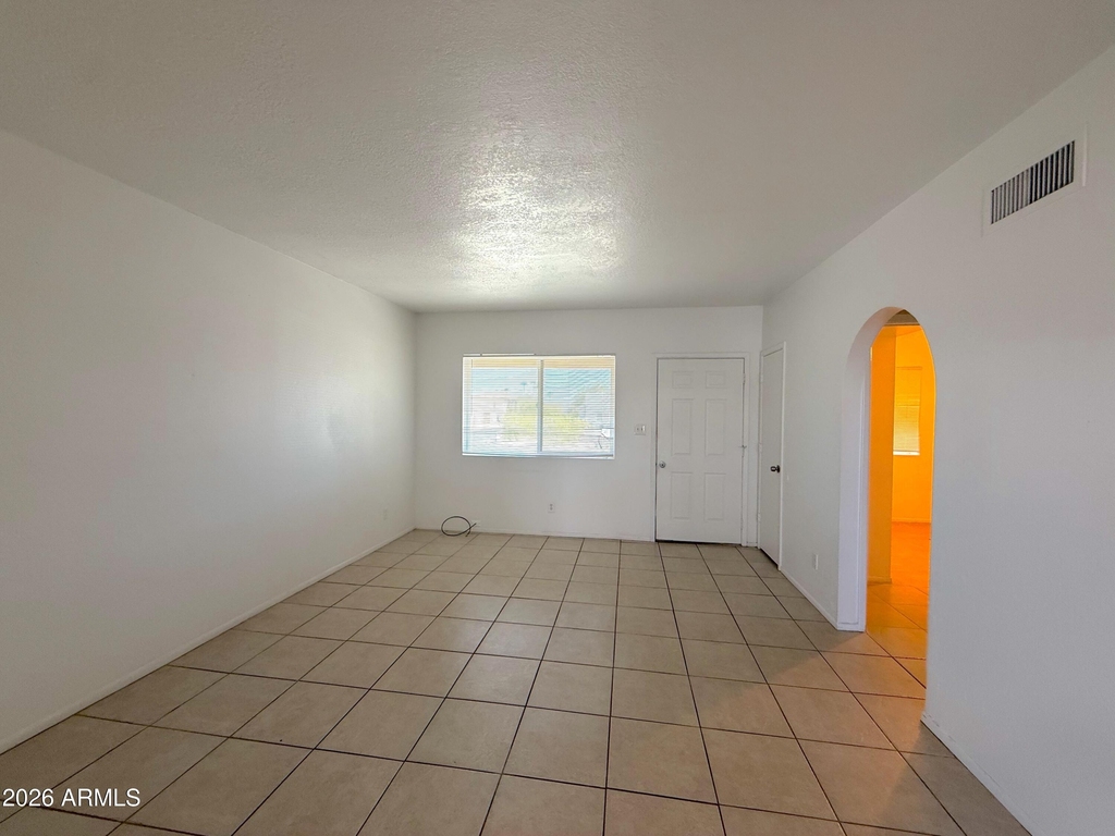 522 E 9th Avenue - Photo 3