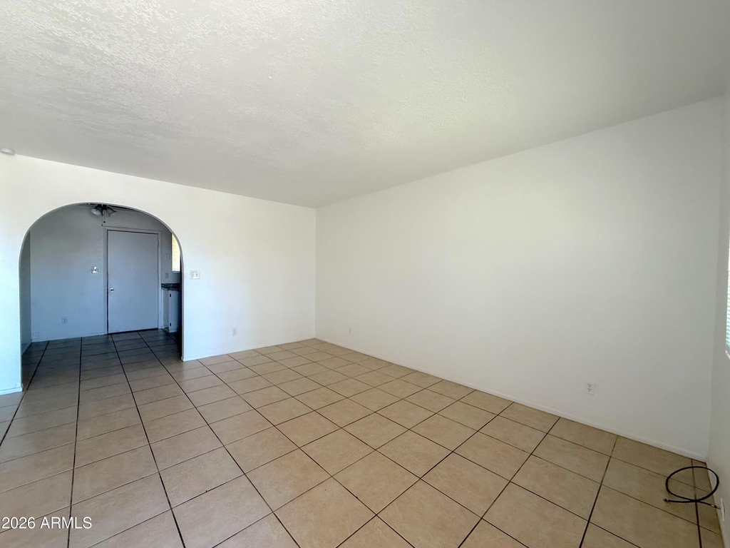 522 E 9th Avenue - Photo 2