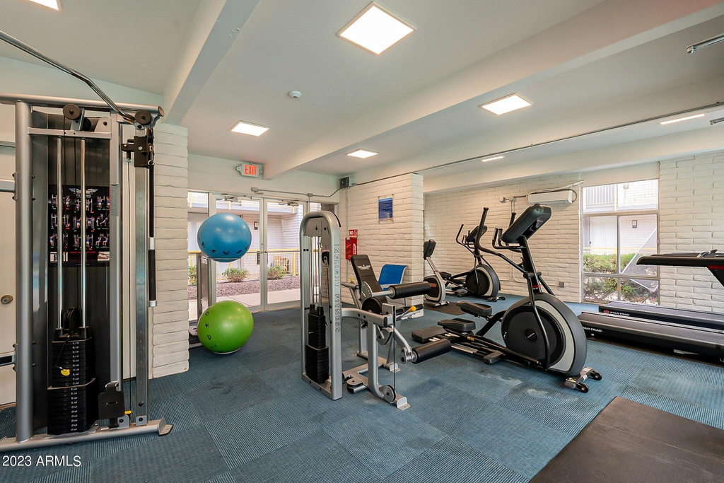 6545 N 19th Avenue - Photo 8