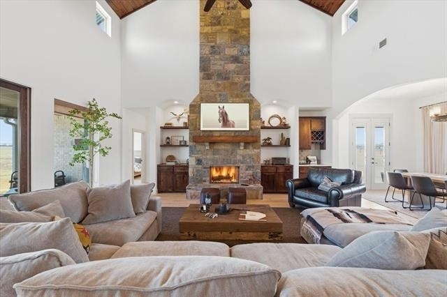 570 S Point Court - Photo 2