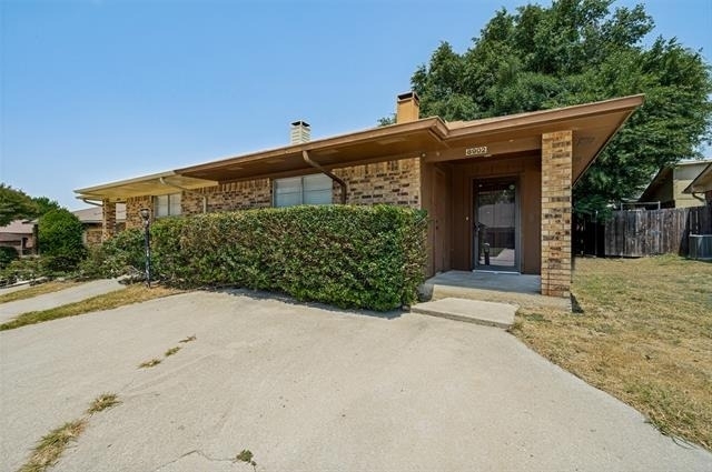 8902 Marilyn Drive - Photo 0