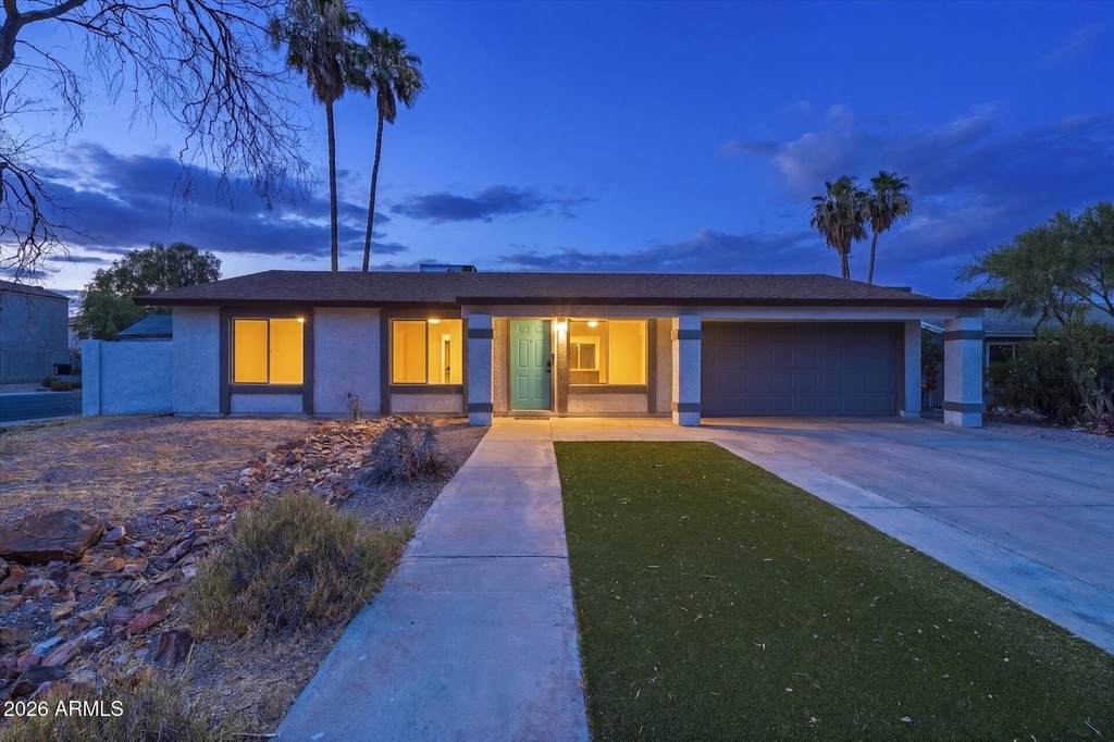 932 W Julie Drive - Photo 1