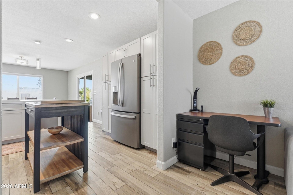 932 W Julie Drive - Photo 7