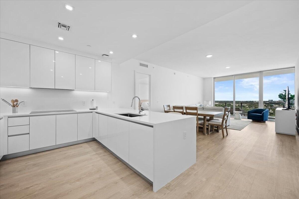 220 Lake Shore Drive - Photo 3
